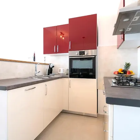 Melani Apartment