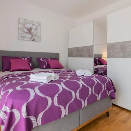 Apartment Melani *