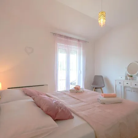 Melani Apartment *
